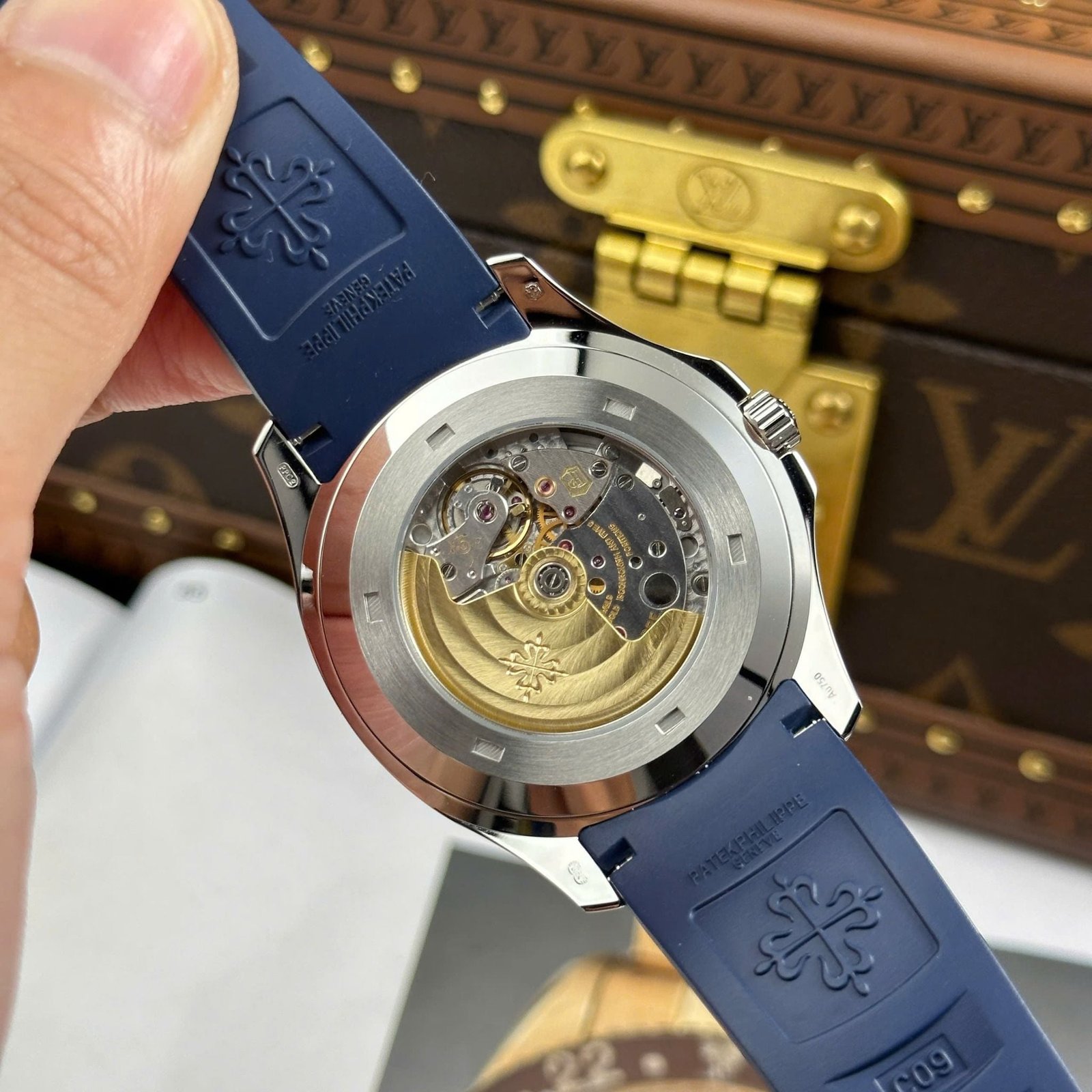 patek philippe aquanaut 42mm blau rubber strap patek philippe aquanaut 42mm blau rubber strap