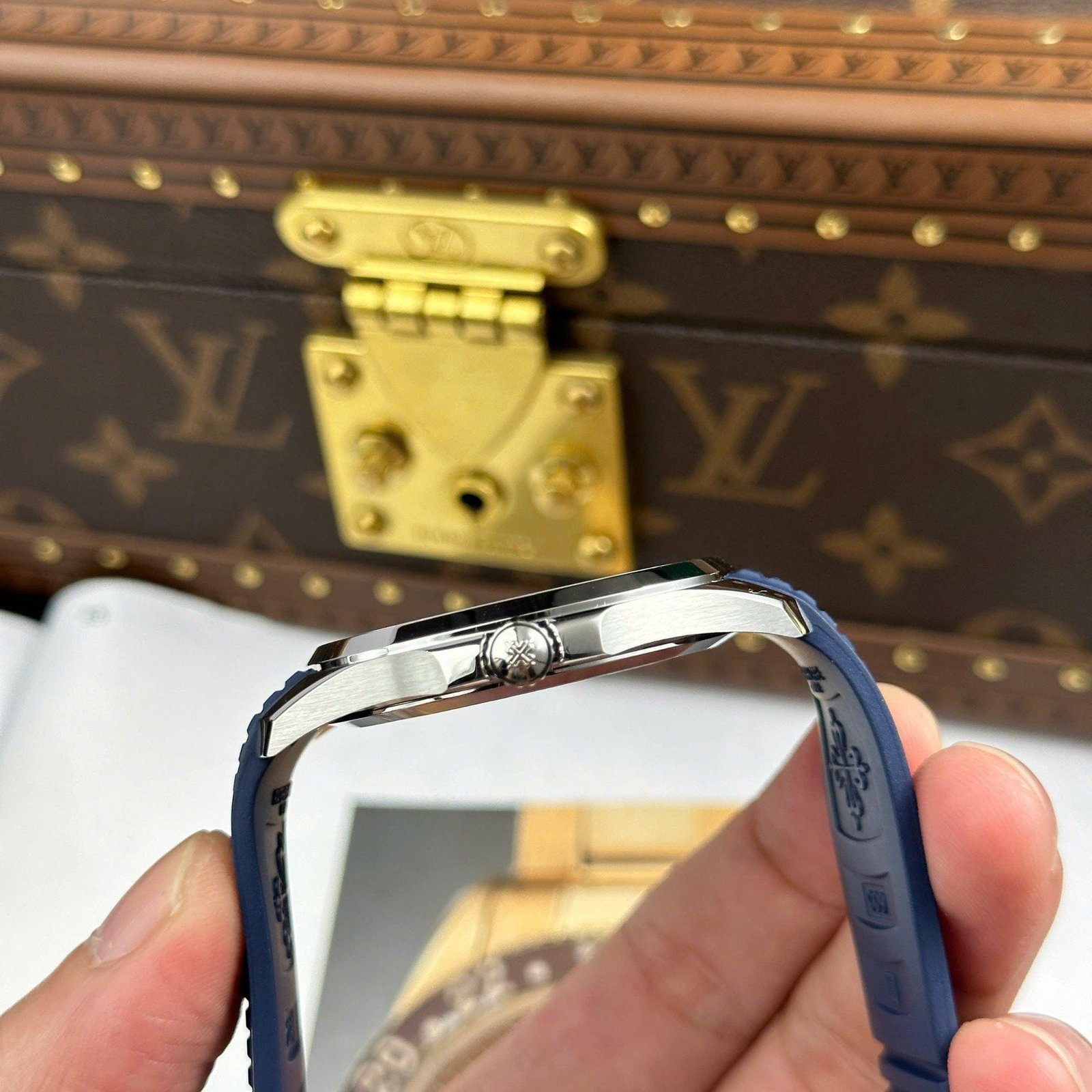 patek philippe aquanaut 42mm blau rubber strap patek philippe aquanaut 42mm blau rubber strap